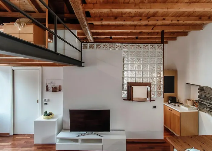 アパート Loft Madera - By Myhomeincomo コモ