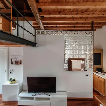 Apartment Loft Madera - By Myhomeincomo Como